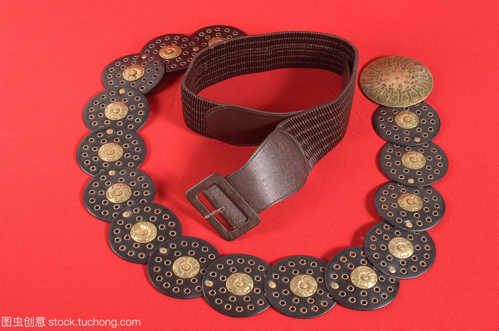 皮带 不仅是实用配件，更是时尚宣言