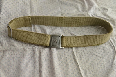 一条军绿帆布腰带的青春印记——1967式军徽腰带与挥霍青春聚乐部的摄影故事